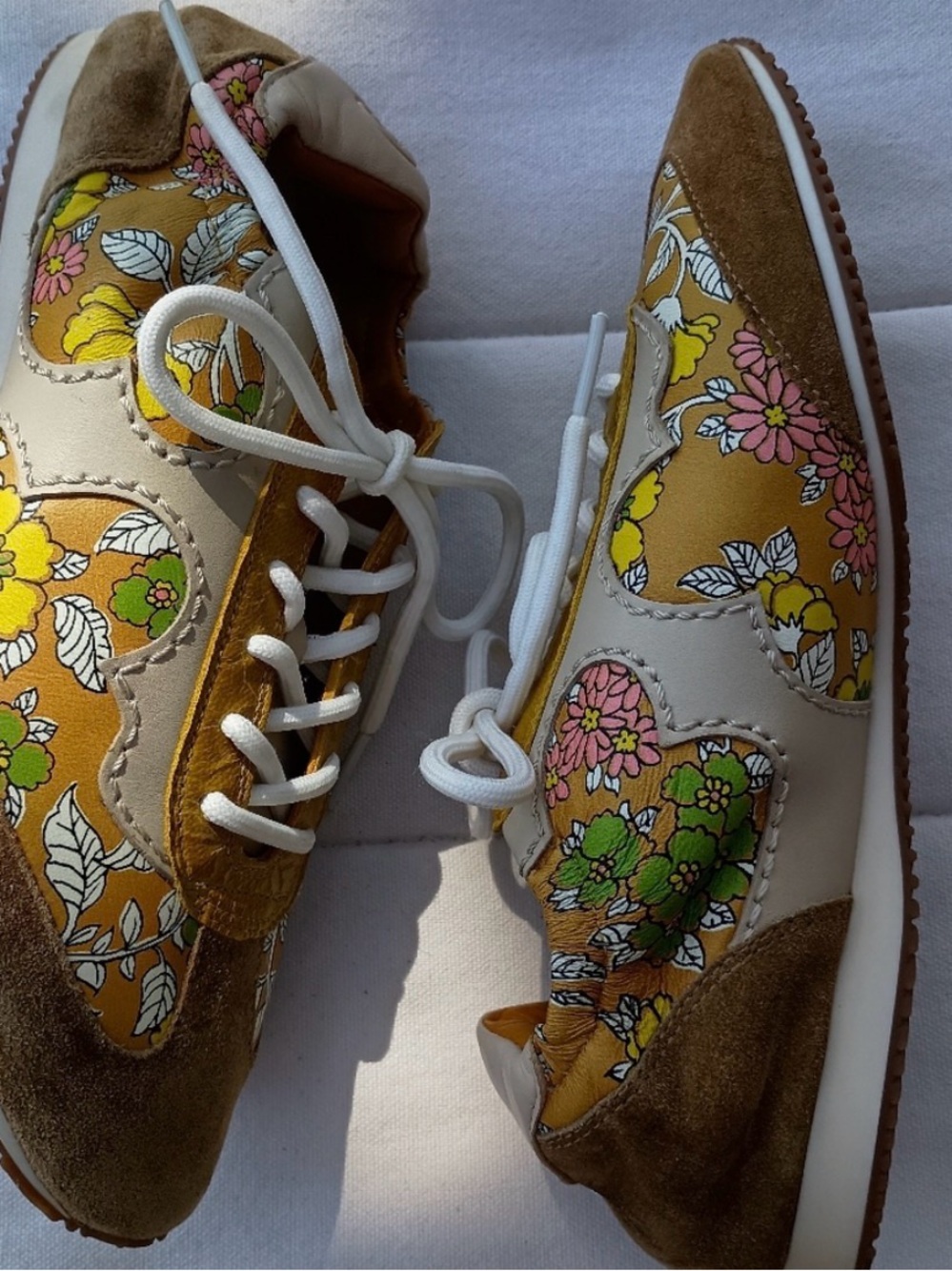 Tory Burch Serif Trainer Sneaker in Rust Wallpaper Floral